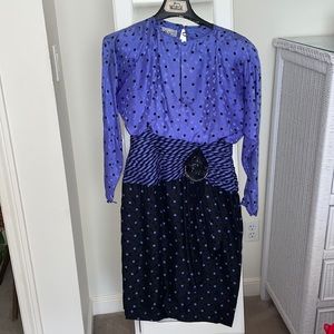 Stunning silk dress with beaded design perfect fir the holidays or evening out!